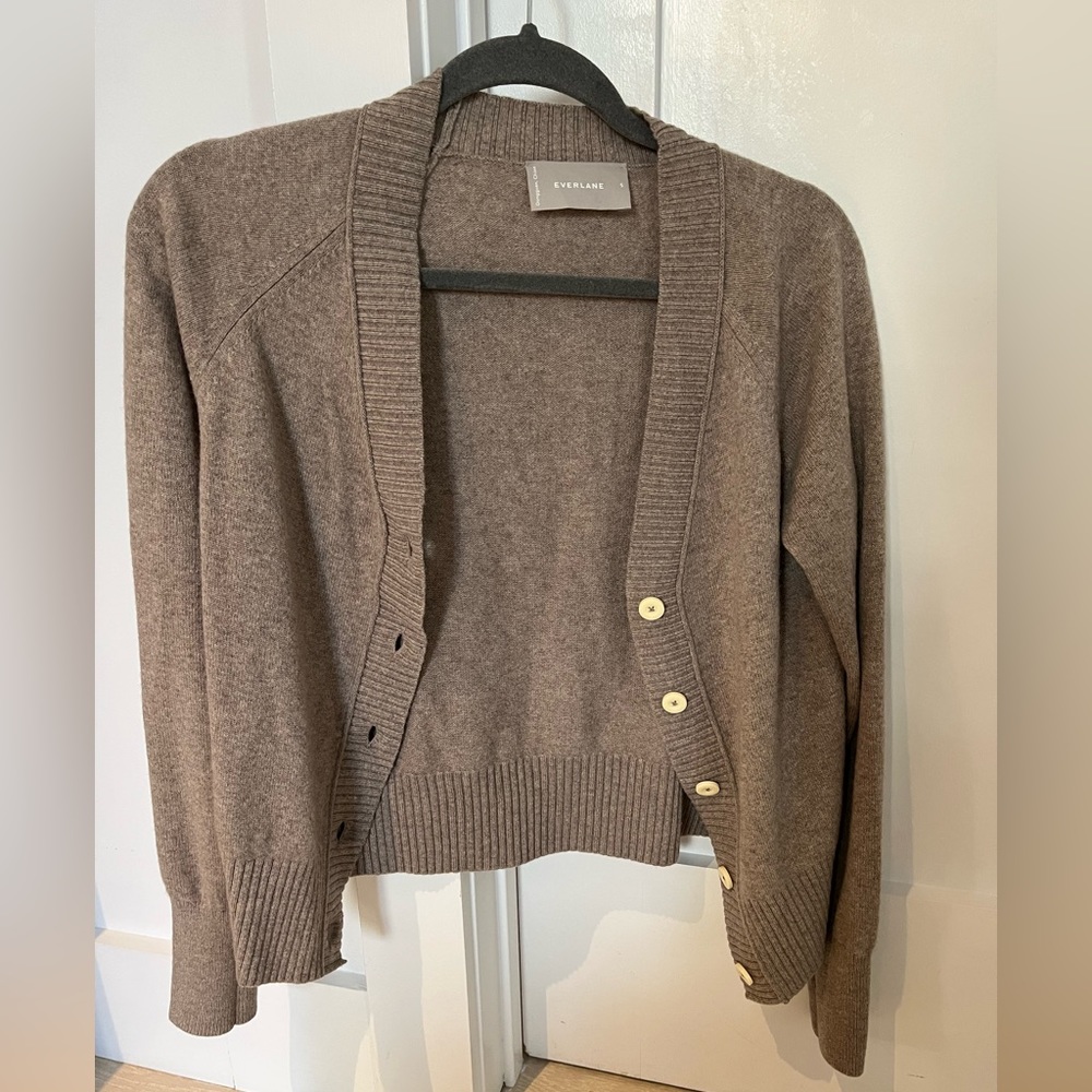 Everlane cashmere cardigan (size small) in great condition (only worn once).